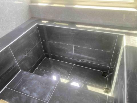 五一磁磚工程 - 浴缸貼磚