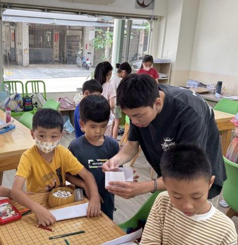吳嘉政 - 圍棋教室擔任圍棋老師、夏令營老師