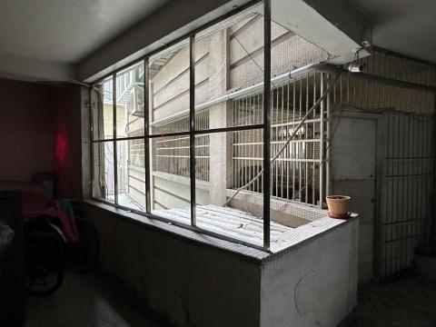 開鑫鐵工廠 - 防潑雨 , 訂製304不鏽鋼鐵框架 ( 施工後 )