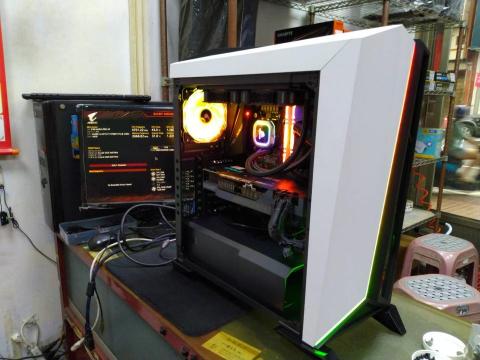 成鴻電腦 - 高階水冷電競主機