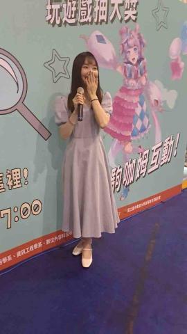 李芷葳 - 擔任學院活動司儀