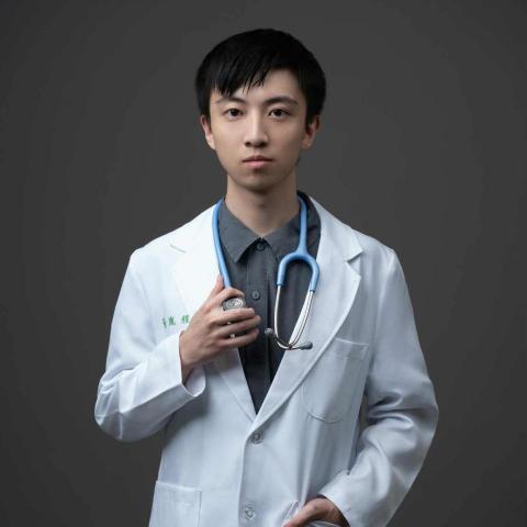 提供數學奧林匹亞考古題服務的專家黃胤程