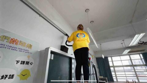 鈞圓滿清潔團隊 - 爬高清潔服務