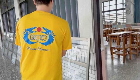 鈞圓滿清潔團隊 - 教室玻璃清潔