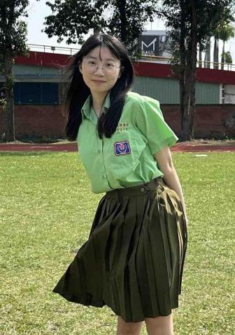 周芷萱 - 桃園武陵高中畢業