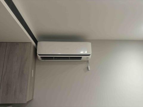 空調 - 