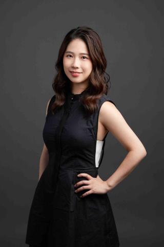 提供管理顧問服務的專家Angela