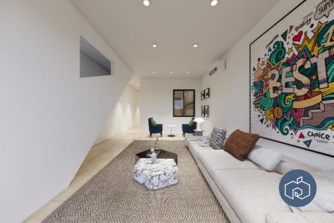 林果室內裝修工程行黃治杰 - 此空間以白色基調搭配亮色軟件，打造出年輕、活潑又充滿個性的居住氛圍。牆面上的大型彩繪藝術牆，成為視覺焦點，展現屋主的獨特品味。長型沙發搭配紋理地毯與異材質茶几，營造舒適又有設計感的客廳場域。局部留白與嵌燈照明，讓空間在簡潔中仍保有層次感，整體兼具現代感與生活趣味。