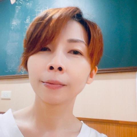 提供線上服務的專家簡秝妍