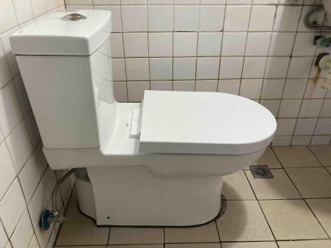 阿榮師父水電工程 - 業主自備和成馬桶 濕式安裝 （水泥）