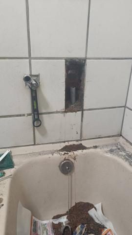 康爾立 - 切割需剔除牆面範圍,拆掉水龍口