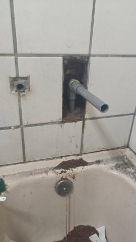 康爾立 - 將新的水龍口裝上