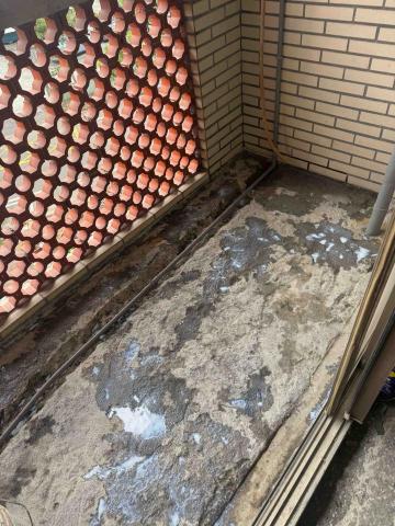 方盛霖 - 打至RC後清潔乾淨、抓洩水坡度前底漆一塗