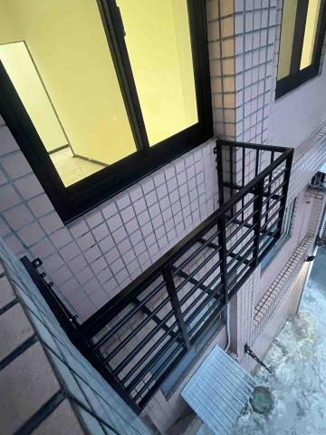 佳昇鋁門窗 - 新增白鐵冷氣藍 烤消光黑色