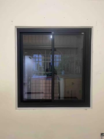 佳昇鋁門窗 - 施工後 乾式施工 消光黑M8氣密窗配8光強化玻璃