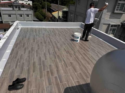 項勝工程行 彭文楫 - 造橋。底漆施作