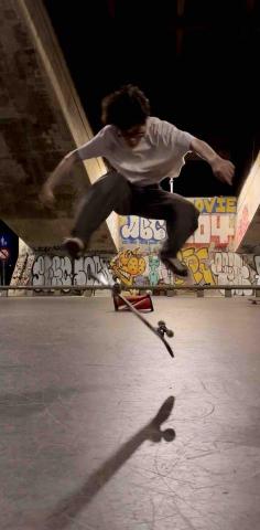 藍博彥 - 地板招：halfcab heelflip