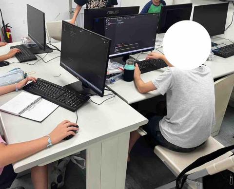 YICHEN LEE - Python程式教育入門營隊 講師