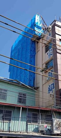 大吉鷹架工程行 - 萬巒熊家豬腳招牌整修油漆