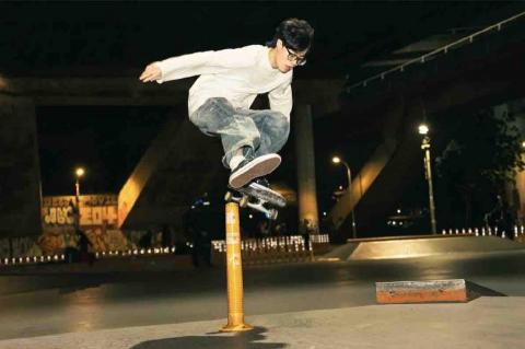 藍博彥 - 拋台kickflip跳過棒棒糖