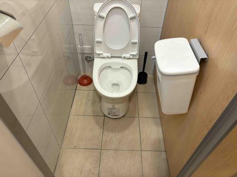 小謝 24H到府服務您！ - 「深度清潔、每個角落都不放過！
廚房、浴室、地板、窗戶，我們都幫你搞定。
私訊估價，專業清潔上門服務。」