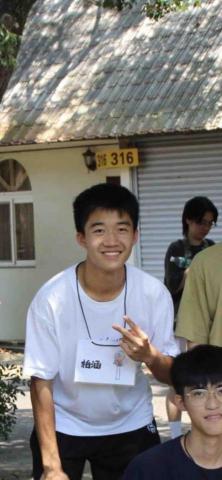 提供衝浪服務的專家Henry Wang