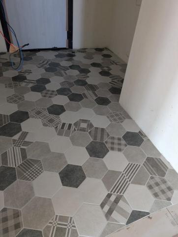 洪崇哲 - 玄關六角磚鋪貼