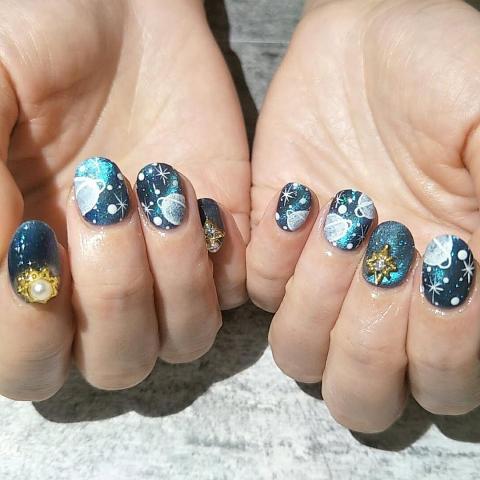 提供指甲光療機服務的專家Unny S