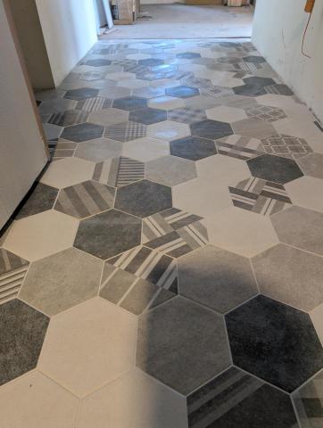 洪崇哲 - 玄關六角磚鋪貼