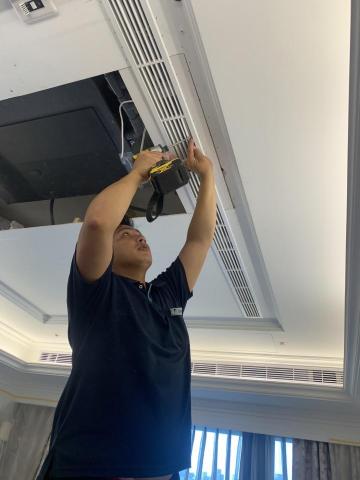 陳先生 - 安裝吊隱機