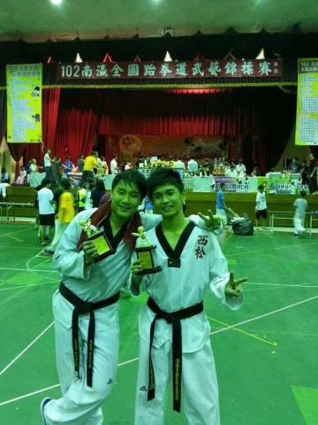 安東教練·實戰專家（防身技能首選） - 高中時期的教練。