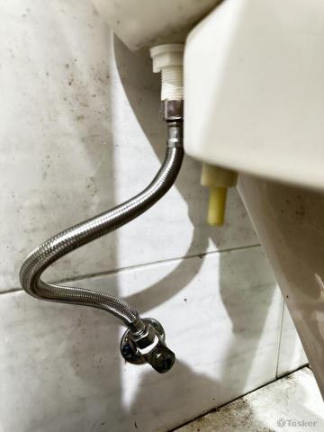 水電工程師 - 馬桶水箱管路更換