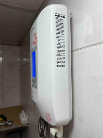 陳開元 - 瞬熱型熱水器安裝
