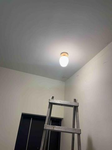 許修維 - 燈座換新