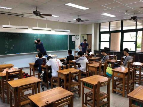 顧力瑋 - 國中暑期輔導（數學、自然