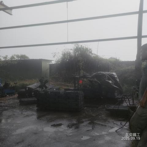 提供遮雨服務的專家玄奕鐵工