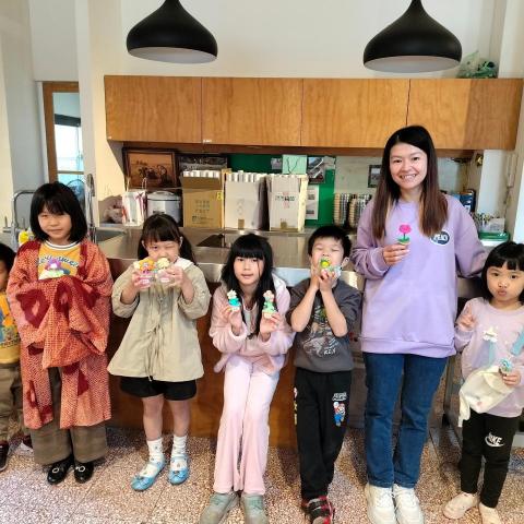 提供光療diy服務的專家燕青 綽號：點點