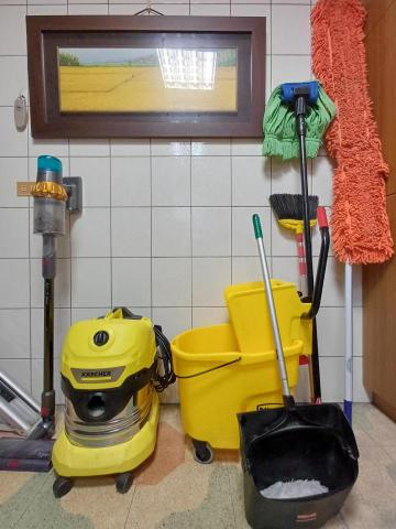 余先生 - 地板清潔使用工具 余先生 - 地板清潔使用工具