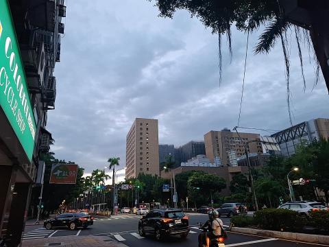 Lisa 應佳妤 - hustle & bustle !