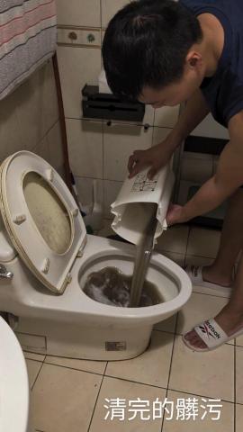 阿倫清潔 - 光是一張個人座椅
就可以清出滿滿一桶髒水