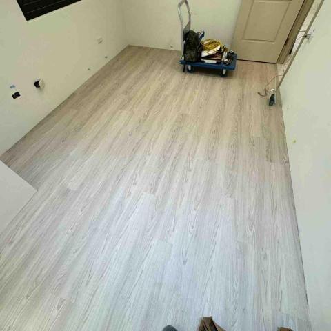 逸品居工程行 - 卡扣地板