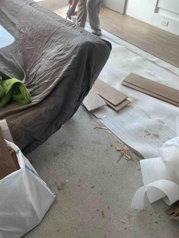 阮先生 - 超耐磨地板施工中