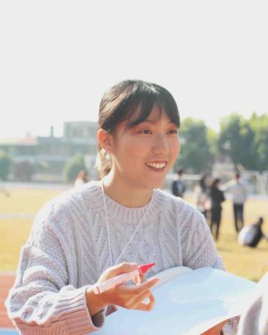 提供衝浪營服務的專家周沛儀