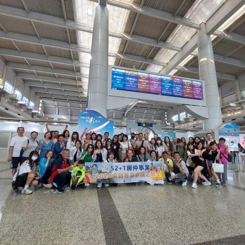 妙管家包租代管服務-住商不動產52一家人房地產買賣 - 52+1團隊出遊~泰國之旅