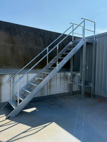 金鴻福工程 - 屋頂層安全樓梯