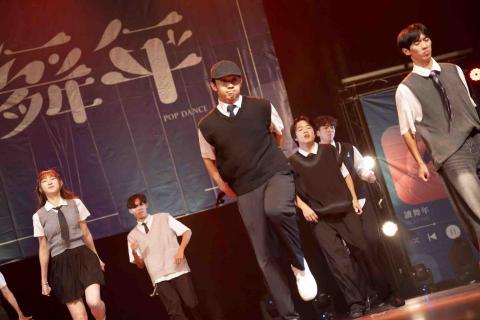 提供113學測數學服務的專家李昱浤