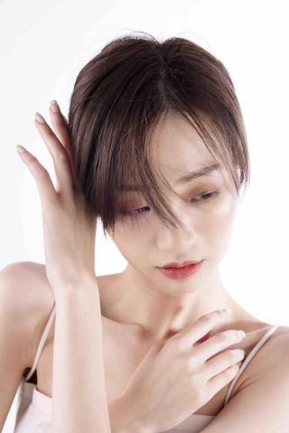 楊依心 - 保養品拍攝