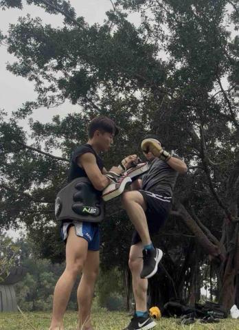 Kang coach - 膝撞打靶練習