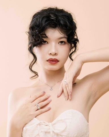 楊依心 - 飾品商業拍攝