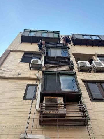 鑫凱冷氣空調 - 安裝安全護欄 拆除舊機（高空作業）2